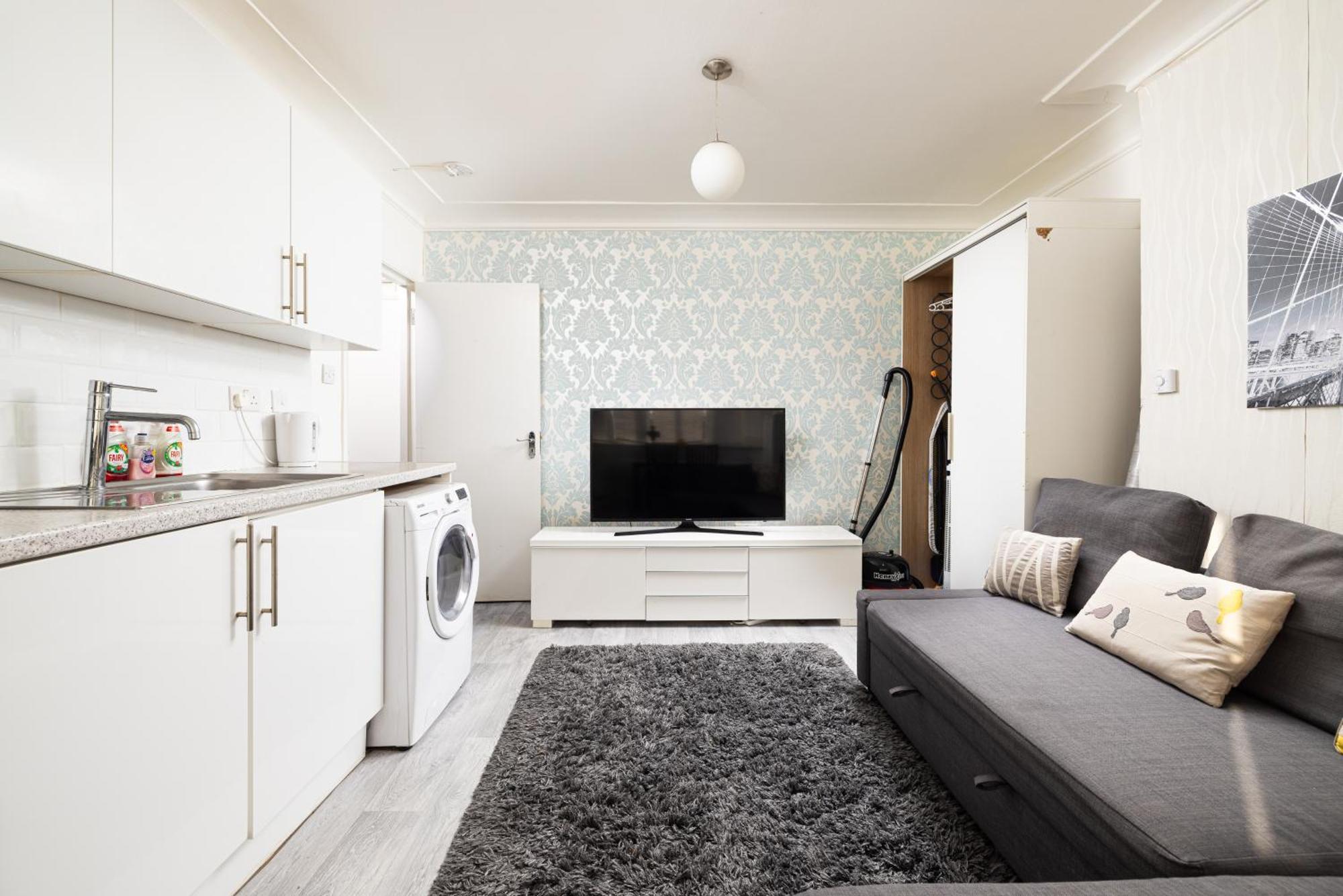 One Bedroom Apartment Opposite Brent Cross Station ロンドン エクステリア 写真