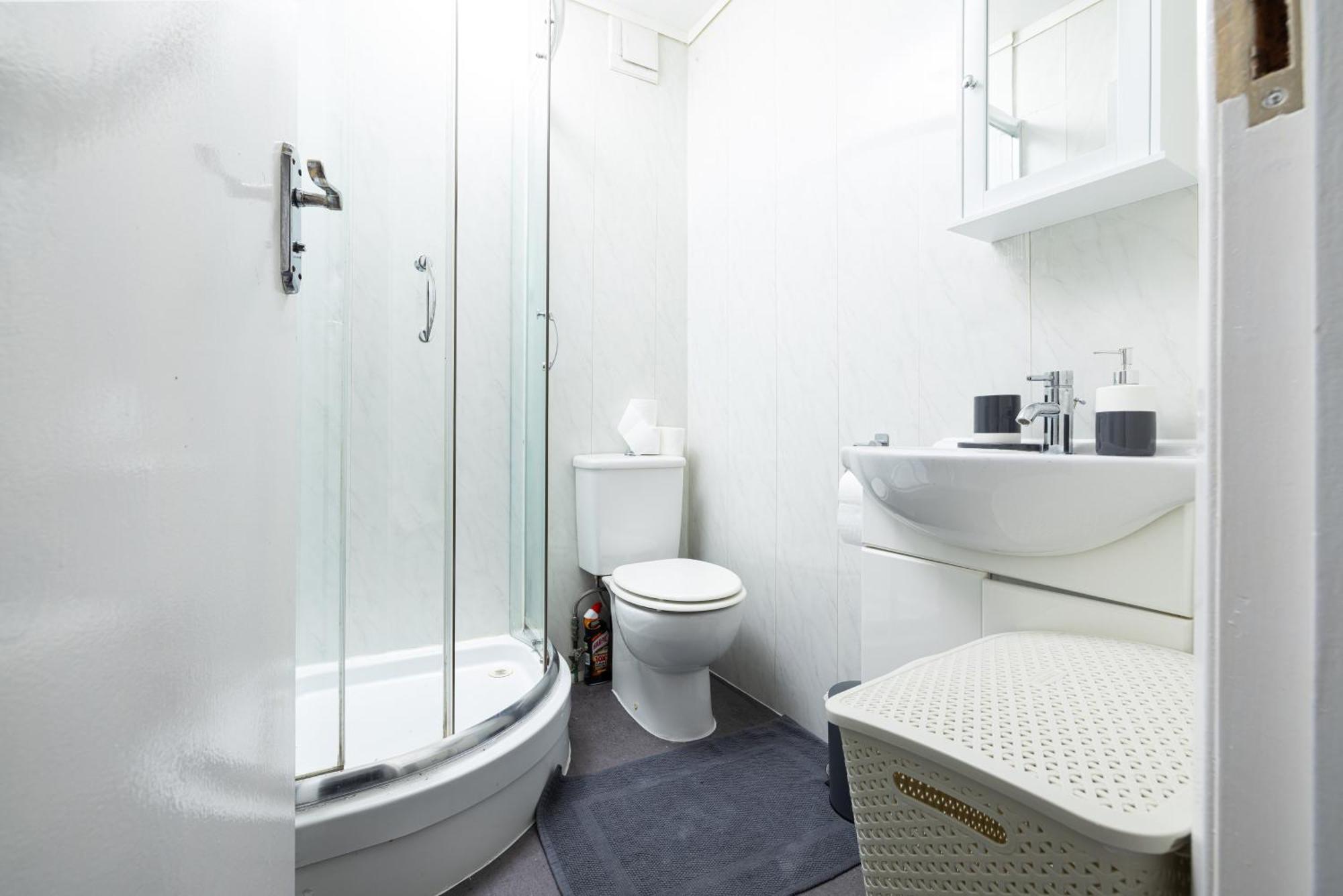 One Bedroom Apartment Opposite Brent Cross Station ロンドン エクステリア 写真