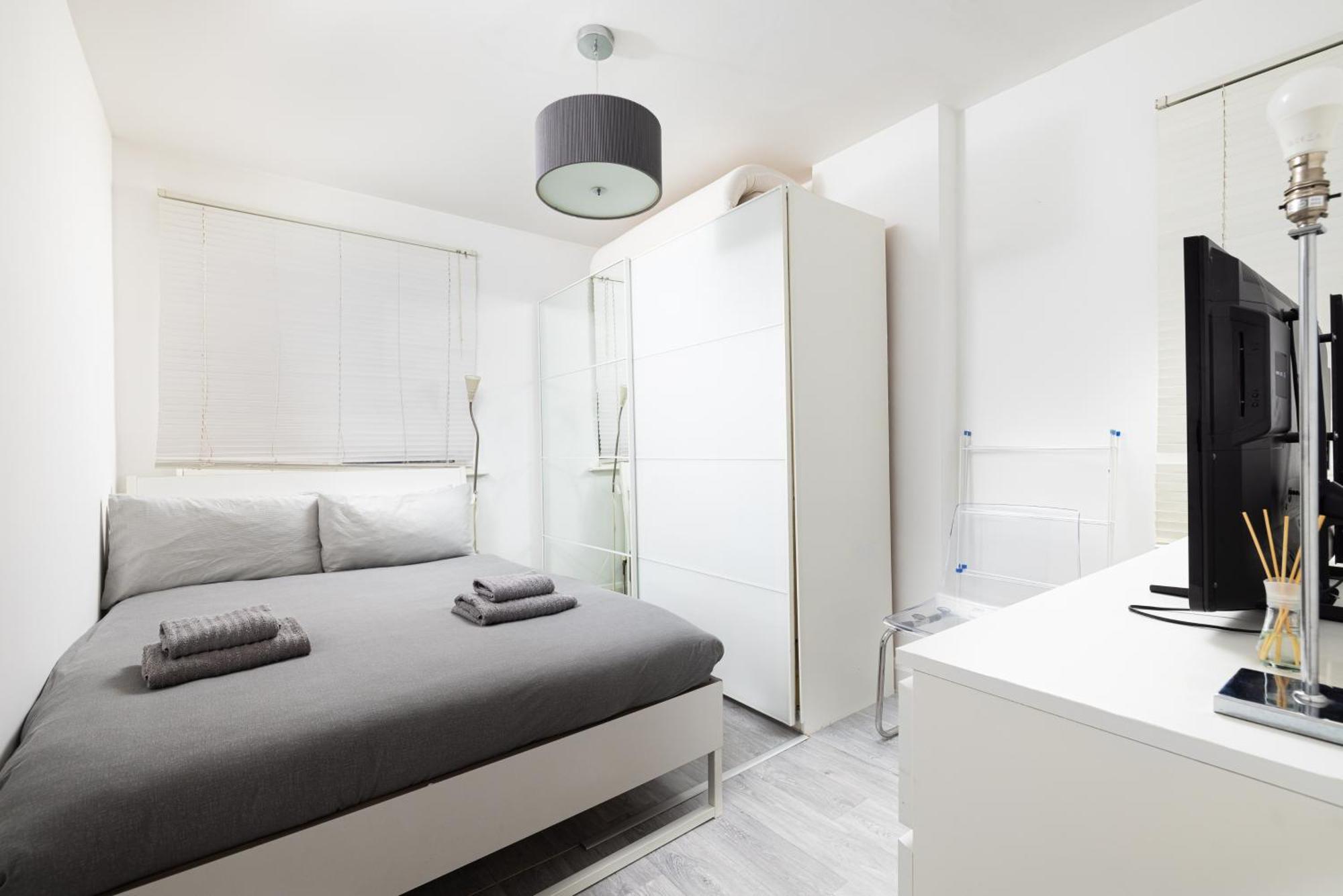 One Bedroom Apartment Opposite Brent Cross Station ロンドン エクステリア 写真
