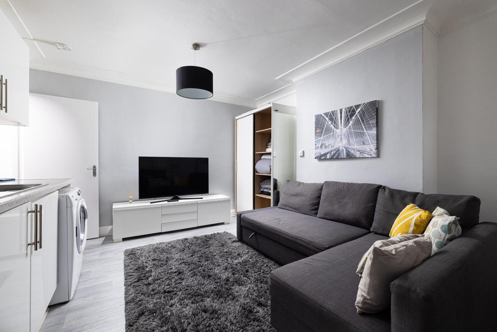 One Bedroom Apartment Opposite Brent Cross Station ロンドン エクステリア 写真